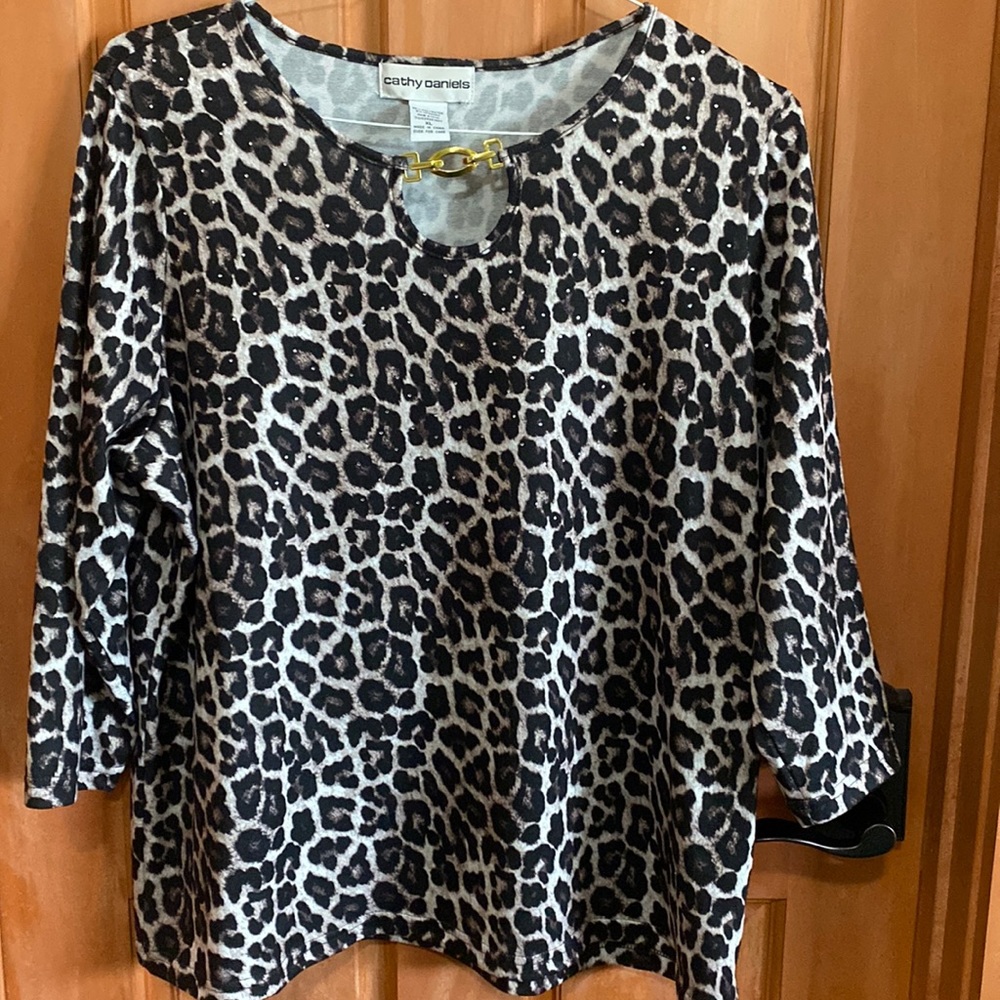 Cathy Daniels Leppard Print Long (3/4) sleeve blouse new w/o tags silver bling